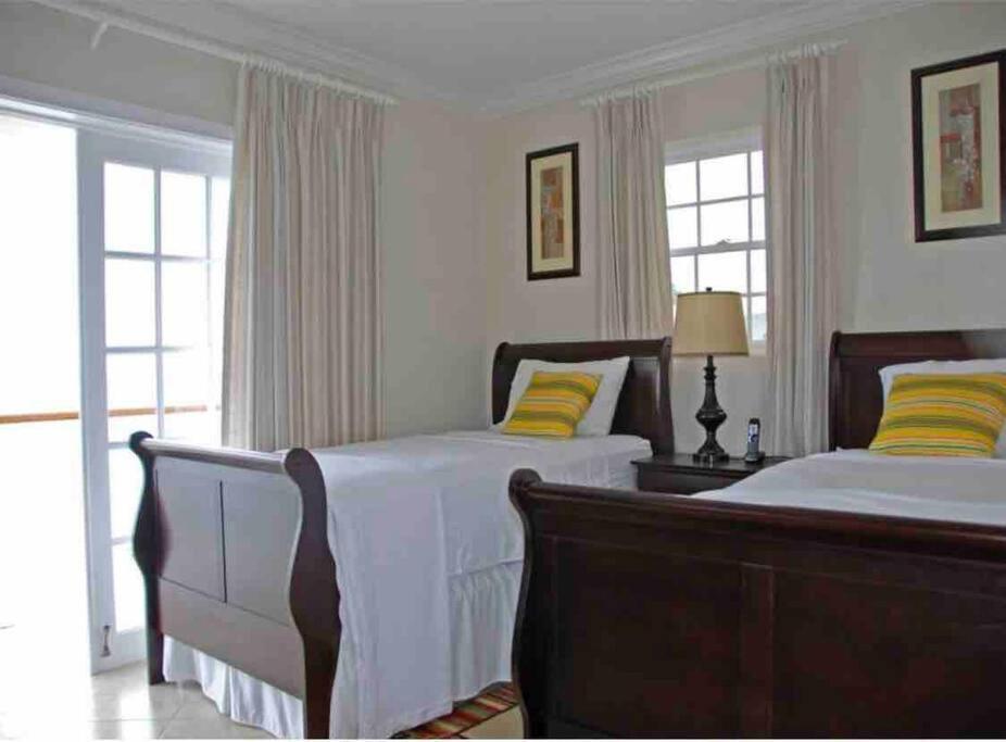 Bianca Bay 3 Bedroom West Coast Beach Front Villa セントジェームス エクステリア 写真