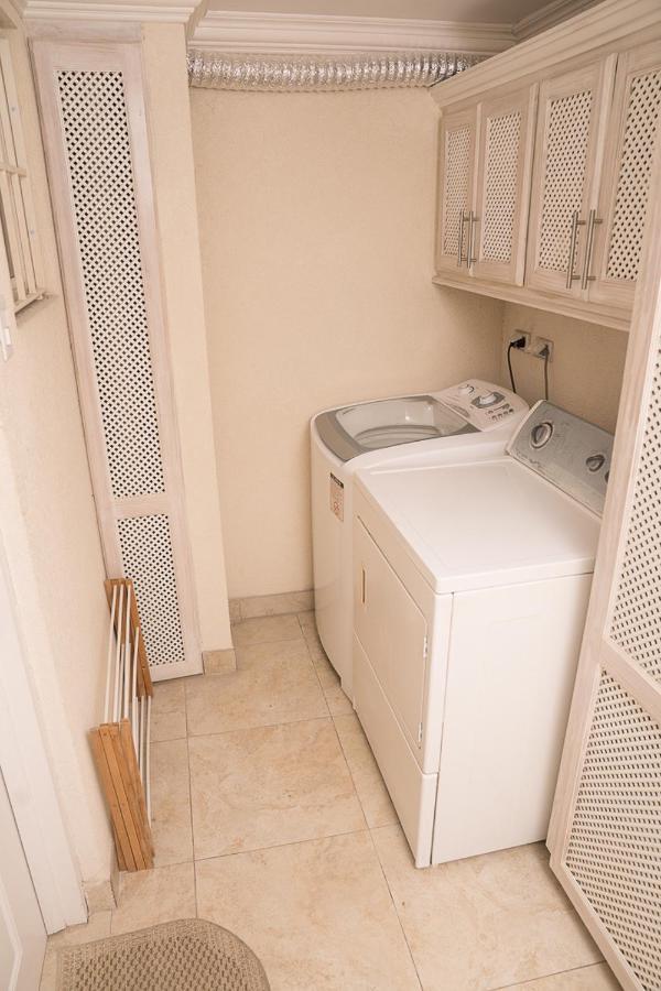 Bianca Bay 3 Bedroom West Coast Beach Front Villa セントジェームス エクステリア 写真